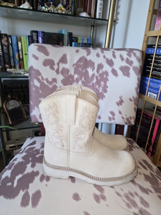 Ariat Shoes - Ariat Fatbaby Ivory Beige Chunky Boot